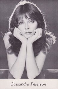 Cassandra Peterson joven